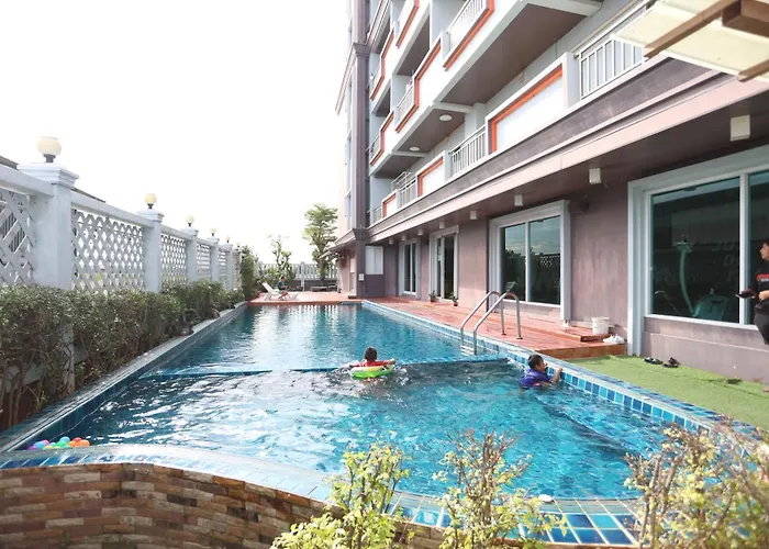Convenient Grand Plus Hotel Suvarnabhumi