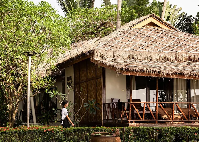 Lipa Lodge Beach Resort