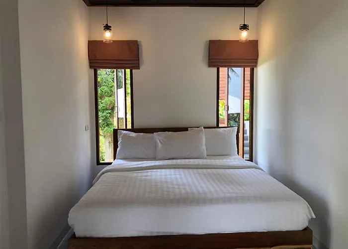 Itsara Bungalow Surat Thani
