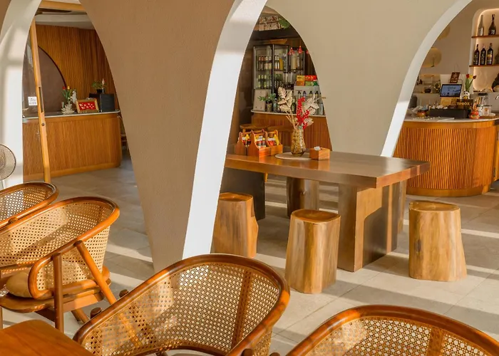 Tasana Bar And Luxury Resort