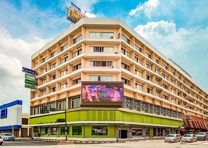 Oyo 441 Grand Thara Hotel