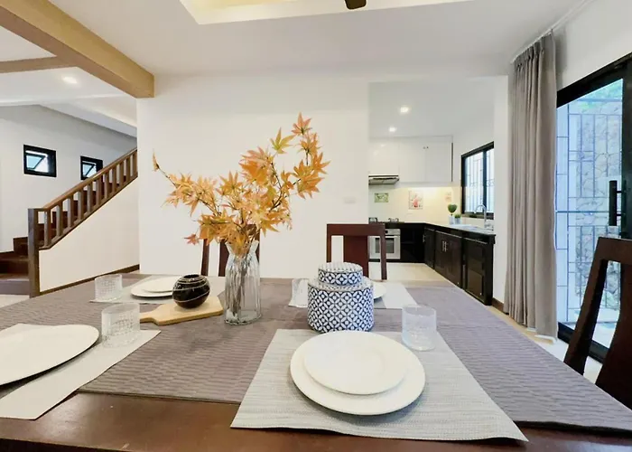 3 Bedroom Renovated Villa 3 Minutes To The Beach