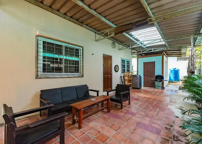 Naiharn Beach Holiday Villa, Rawai Phuket