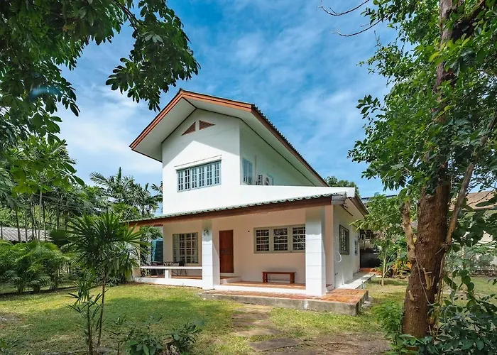Naiharn Beach Holiday Villa, Rawai Phuket