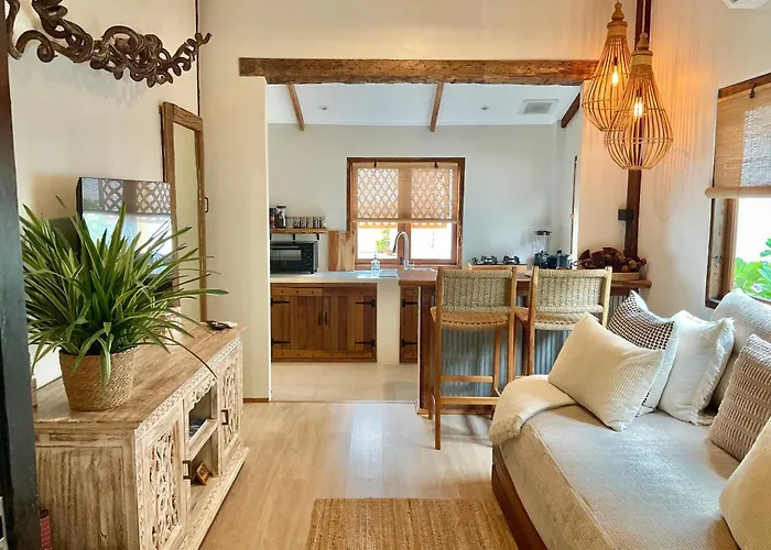 Boutique Beach Cottage - Steps To Beach
