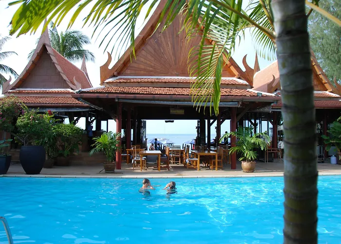 White House Beach Resort
