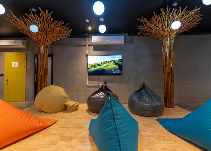 Patong Poshtel (Adults Only)
