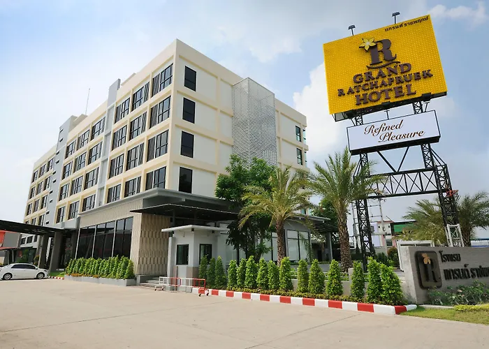 Grand Ratchapruek Hotel