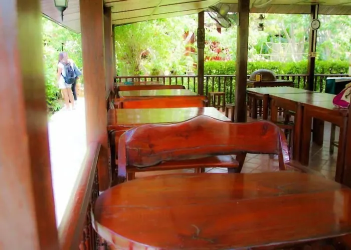 Baansuan Lychee Maeklong Resort Ampawa