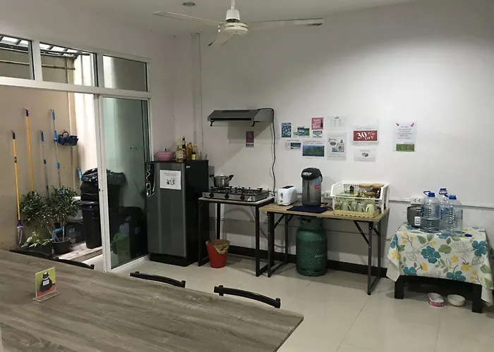 Bedbox Guesthouse And Hostel