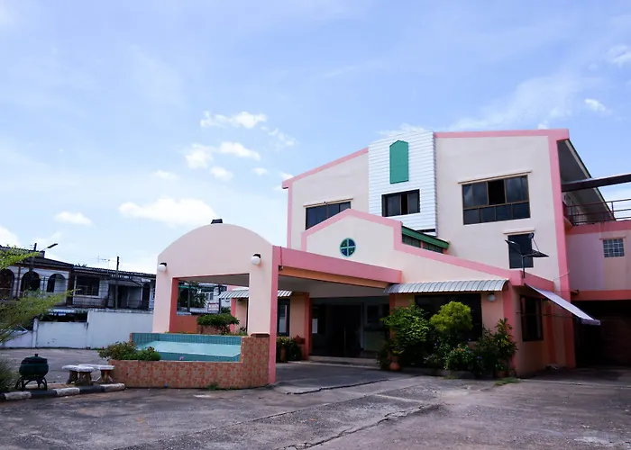 Plernpetch Hotel