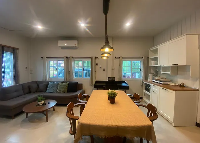 2 Bed 1 Bath Near Beach - Prime Location