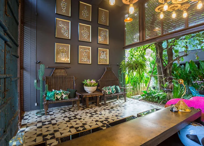 River Art Hotel