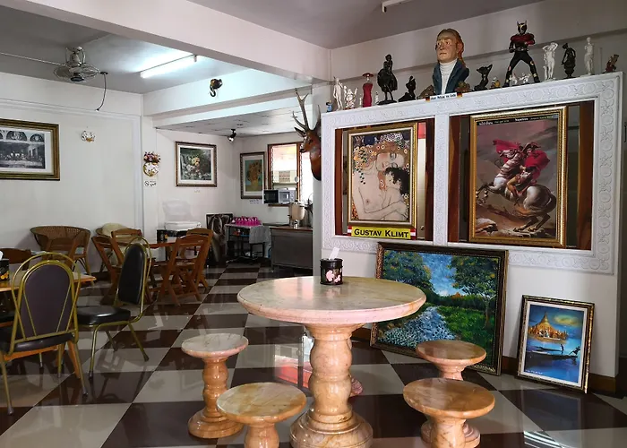Phadaeng Hotel