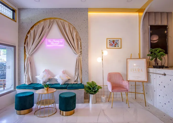 Isara Boutique Hotel And Cafe Phuket