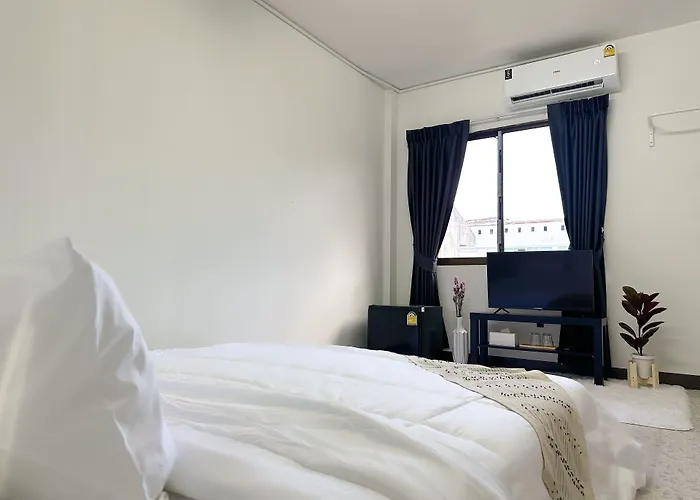 Montana Hotel & Hostel Phuket