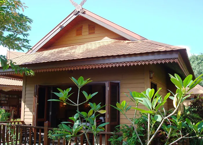 Viang Yonok Hotel, Restaurant, Sports Club