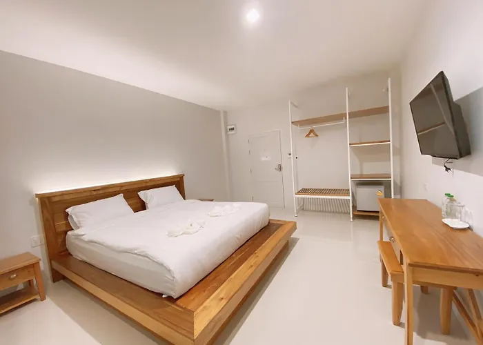 Greenish Hotel