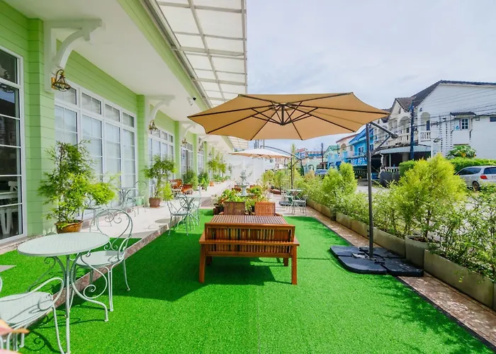Greenish Hotel