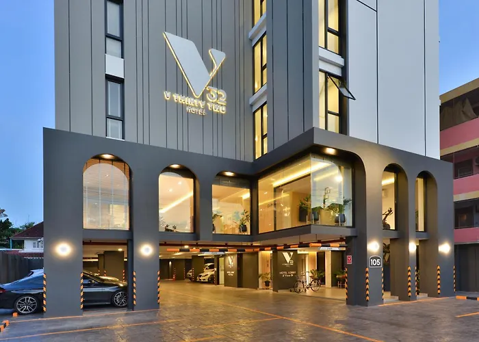 V32 Hotel