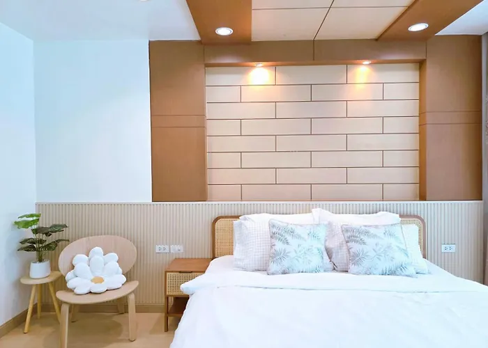 The Beach Bangsaen Condo Daily Room Poolside