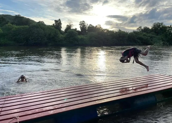 Raft House Bansuan Maenam