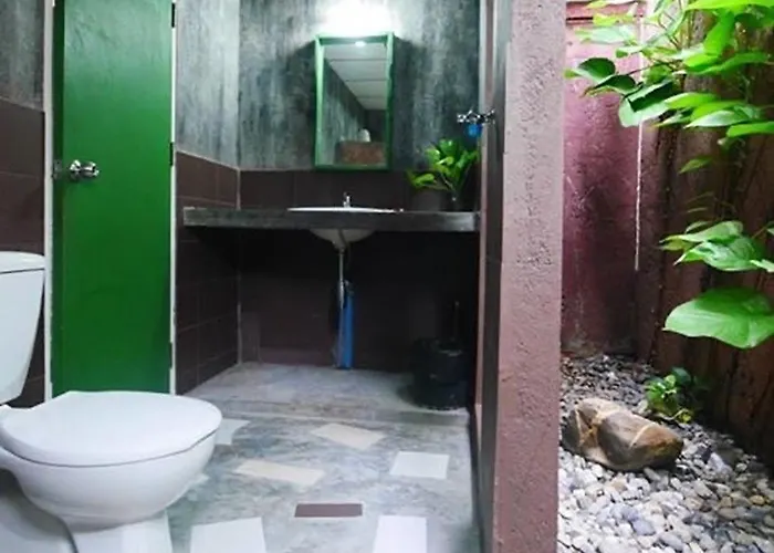 Forest Bungalows & Mama'S Restaurant Chalong