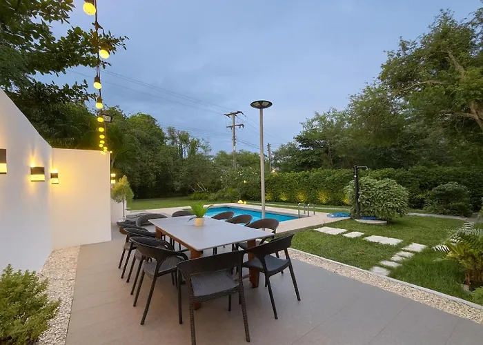 Ban Rub Lom Pool Villa 3 Difference Villas
