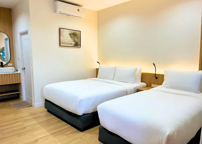 Mani Ranong Hotel