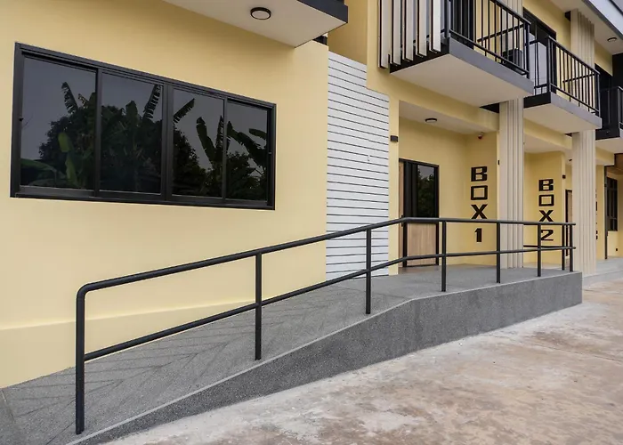 Box Box Hotel And Sports Restaurant