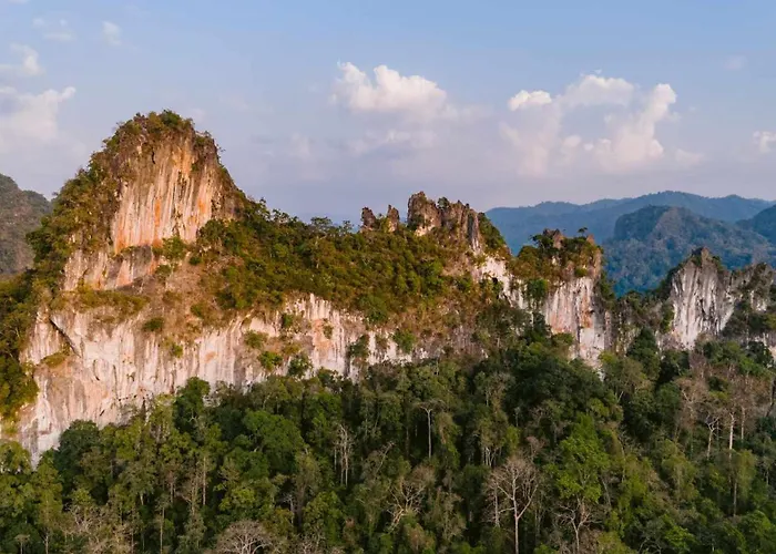 Nahm Khao Sok Hostel And Camping