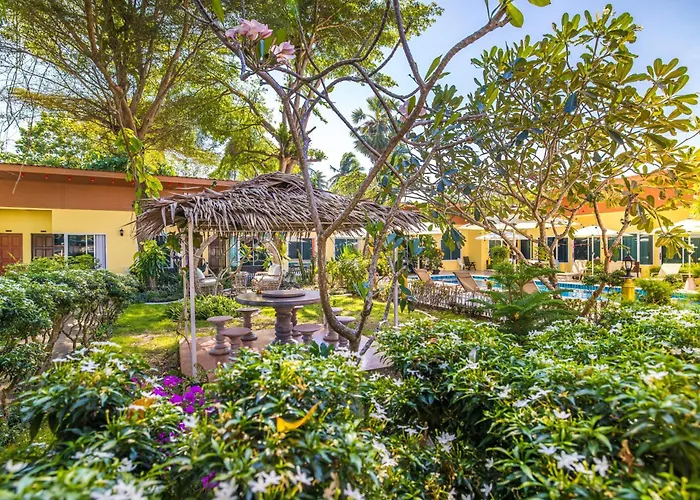 Tongtong Garden Holiday Hotel普吉岛通通花园酒店