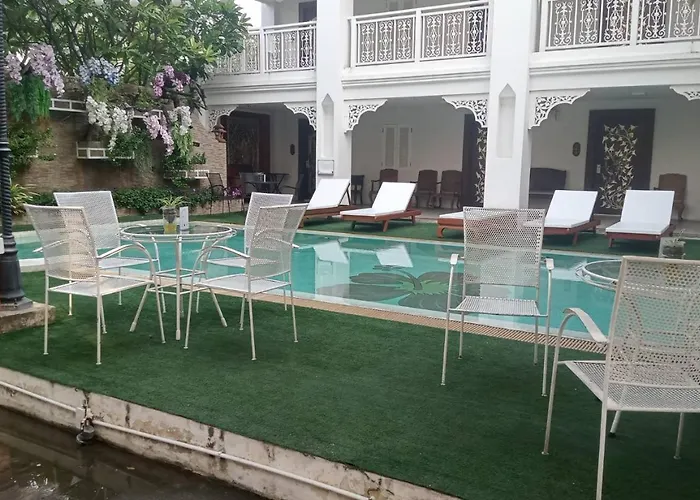 White Boutique Hotel And Spa