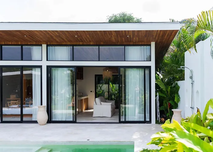 Golden Palm Pool Villa Near Fishermans Village