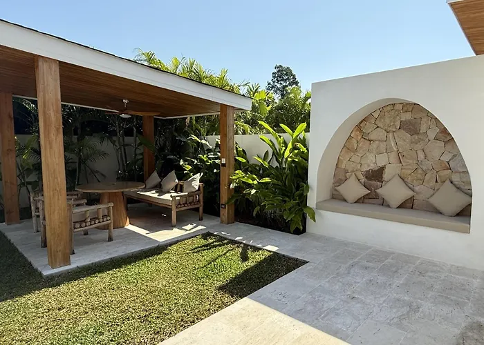 Golden Palm Pool Villa Near Fishermans Village