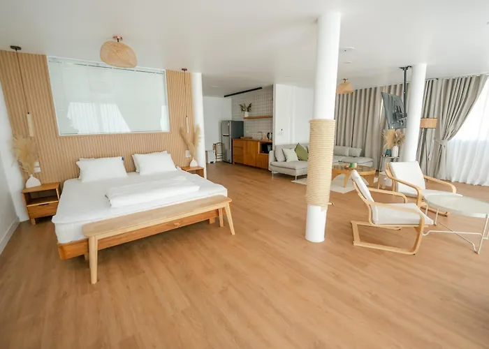 Beach Studio Level - Waveside Ocean Bliss