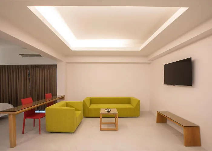 โรงแรมโกลว์ รัตนา เพลส