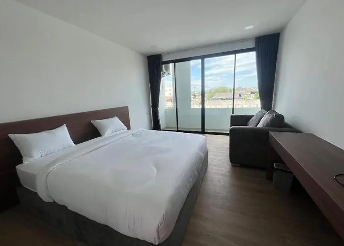 J&P Hotel Sriracha