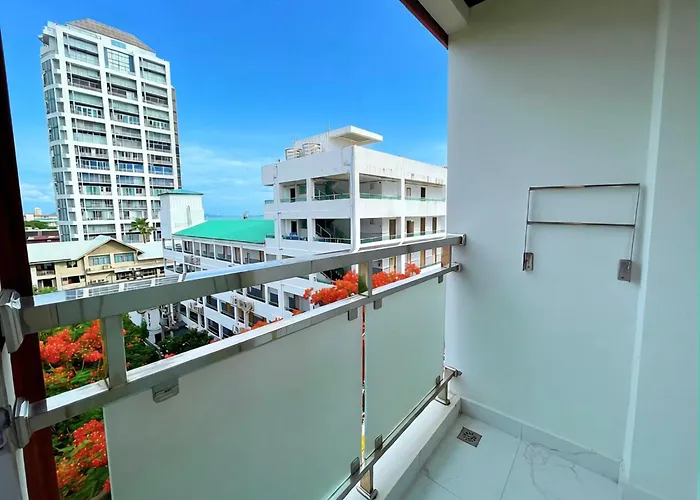 Golden Jomtien Beach Hotel