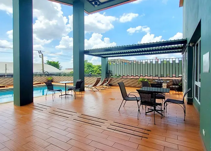 Cozy Donmueang Hotel