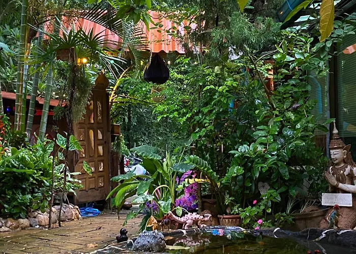 Good Life Dacha Riverside & Parkside Retreat