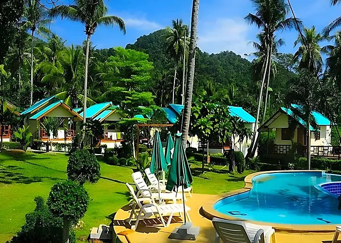 Green Cottage And Beach Resort