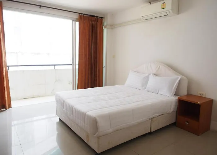 Phetsuwan Hotel