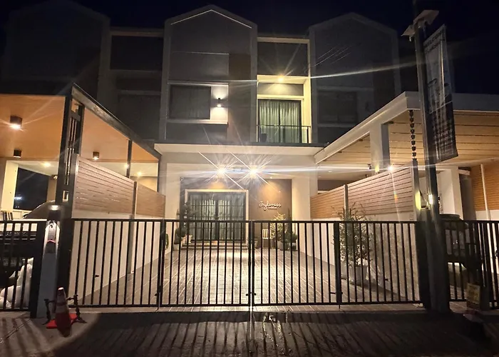 Jaylinissmidtownkkc 3Br 3Ba