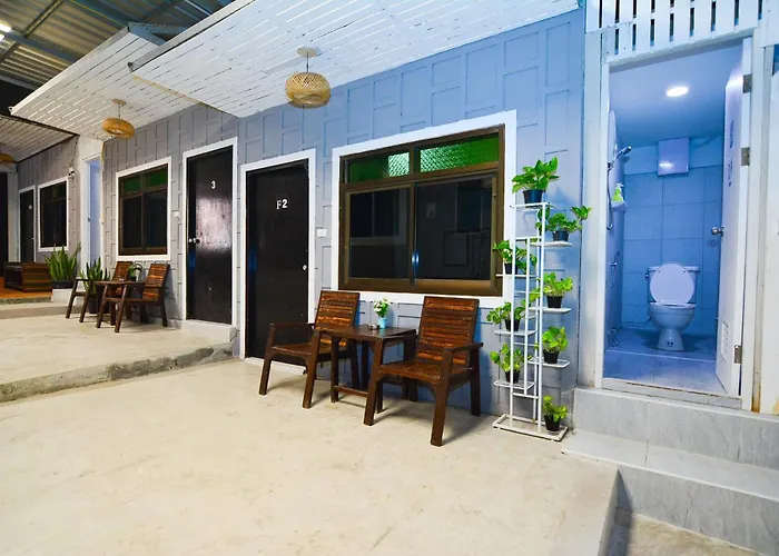 Eclipse Hostel And Bar