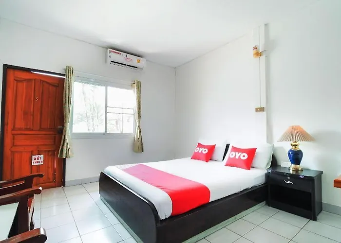 Oyo 654 Samanmit Inn Hotel