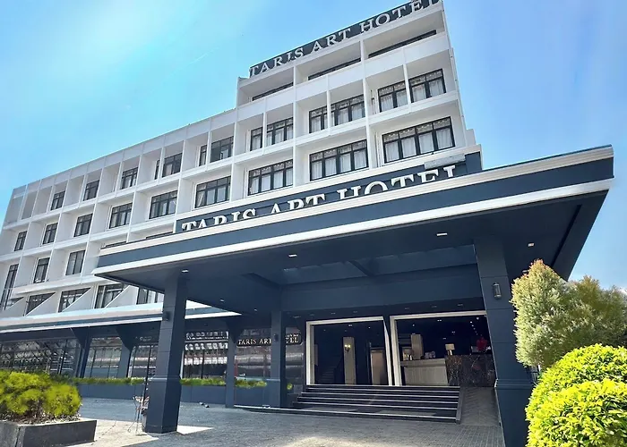 Taris Art Hotel Phrae