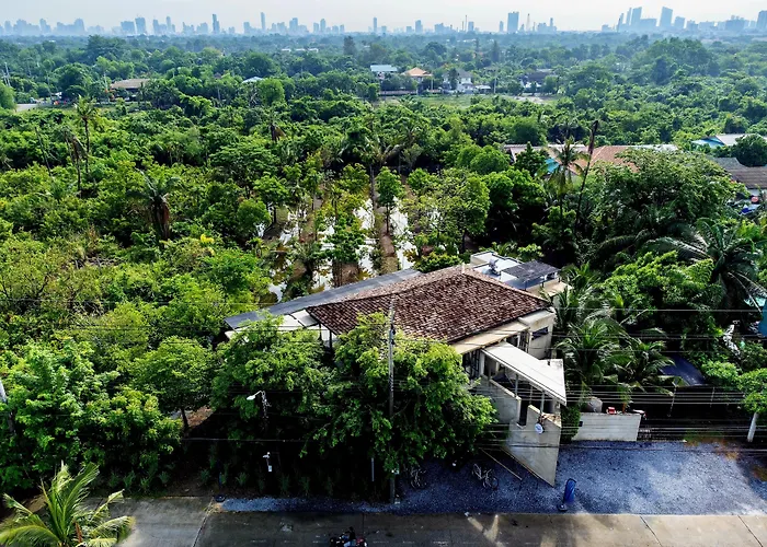 Hotel Coconut Lane Bangkok