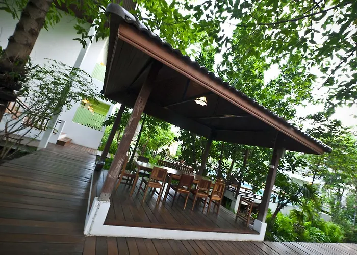 Tree House Hotel Sisaket