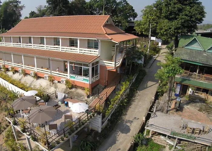 Day Waterfront Hotel